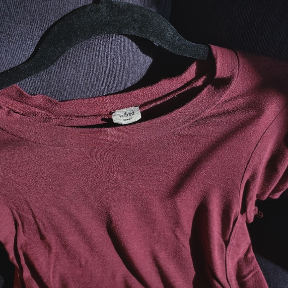 Wilfred long soft maroon t-shirt with side slits - Picture 2 of 5